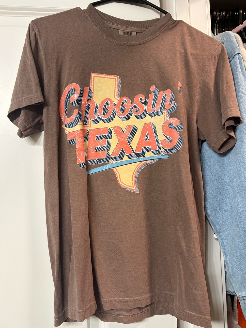 Comfort Colors Brown 'Choosin' Texas' Graphic Tee